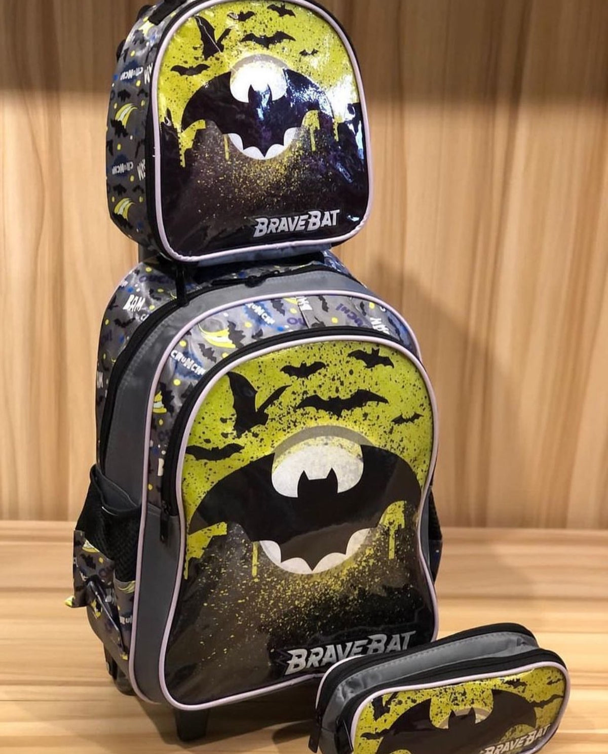 Mochila de Rodinhas Infantil - Para Menino ( Homem Aranha, Batman..)